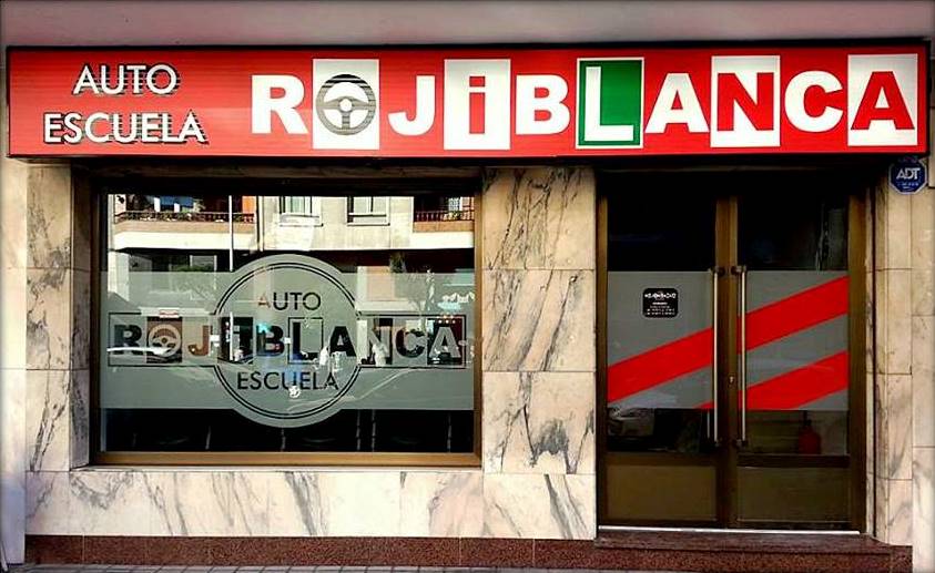 Foto Fachada local de Autoescuela Rojiblanca. Directorio del Elefante Azul de Avilés.